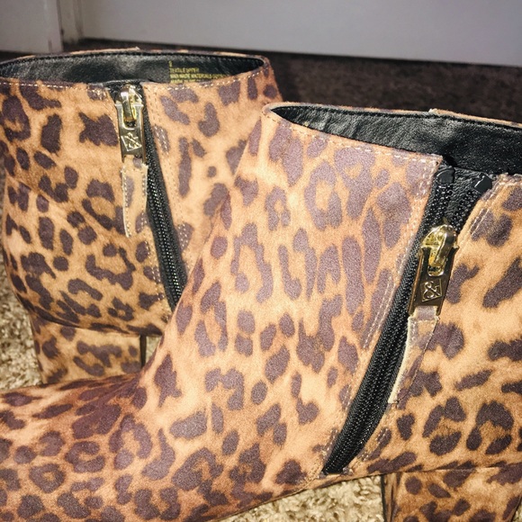 Shoes - Picture 2 of 3